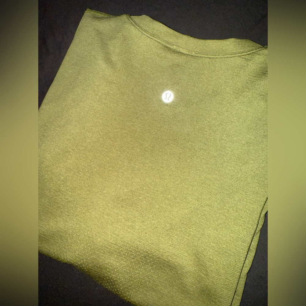 Lululemon women’s long sleeve tee